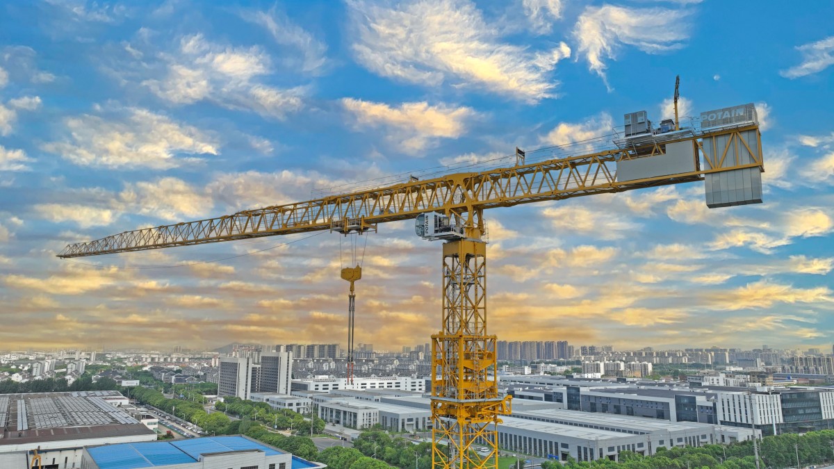 Manitowoc launches largest topless tower crane from Asia Range: the Potain MCT 2205