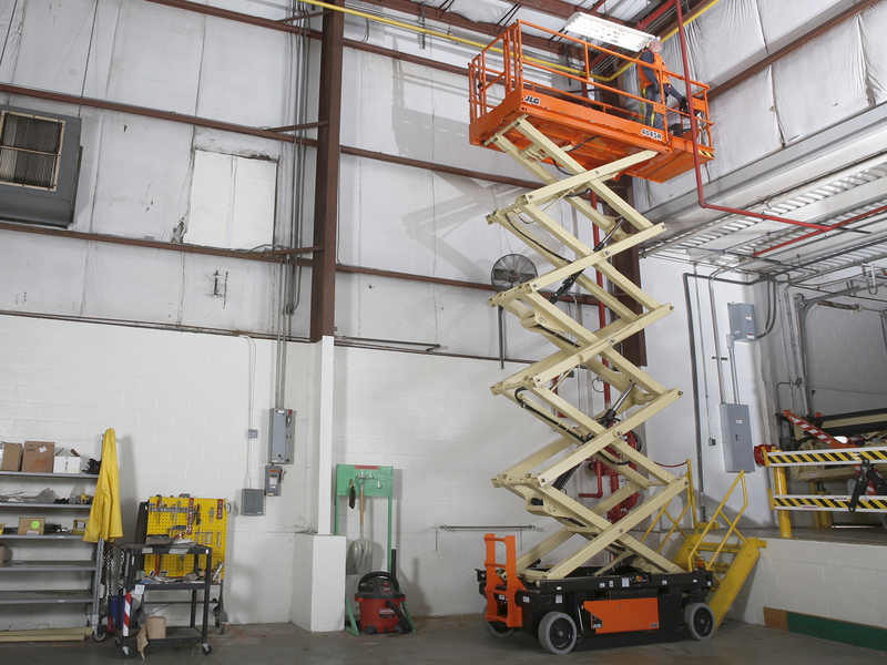 Il nuovo scissor JLG 4045R
