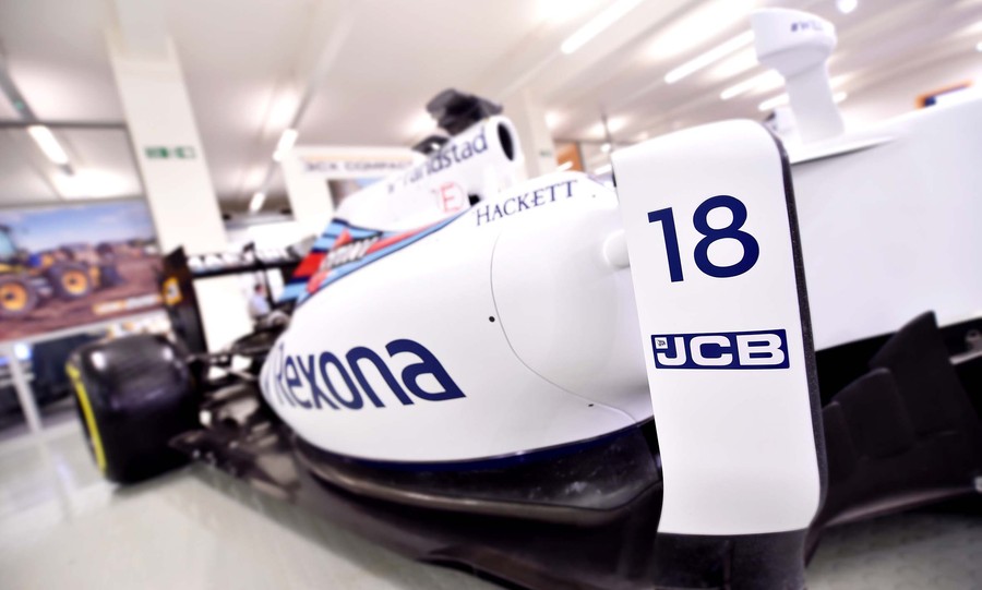 JCB e Williams Martini Racing: una partnership da Gran Premio