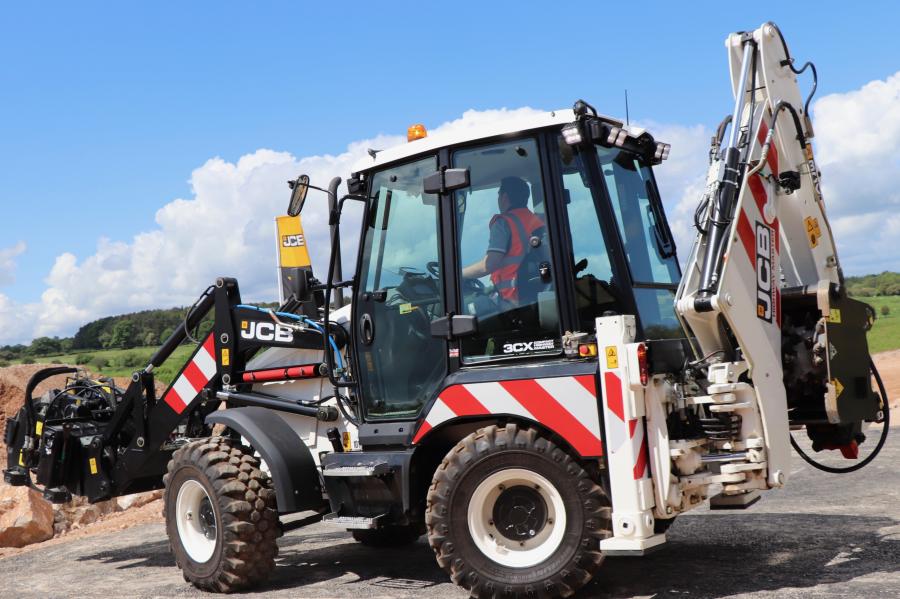 Potenza e versatilità migliorate con la terna JCB 3CX Compact Evolution