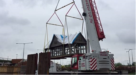 Berry Cranes uses Modulift Beams to Lift Bus Shelter

