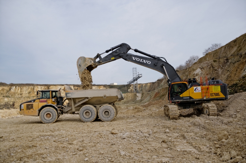 75 tonne Volvo excavator makes Eastern European debut
