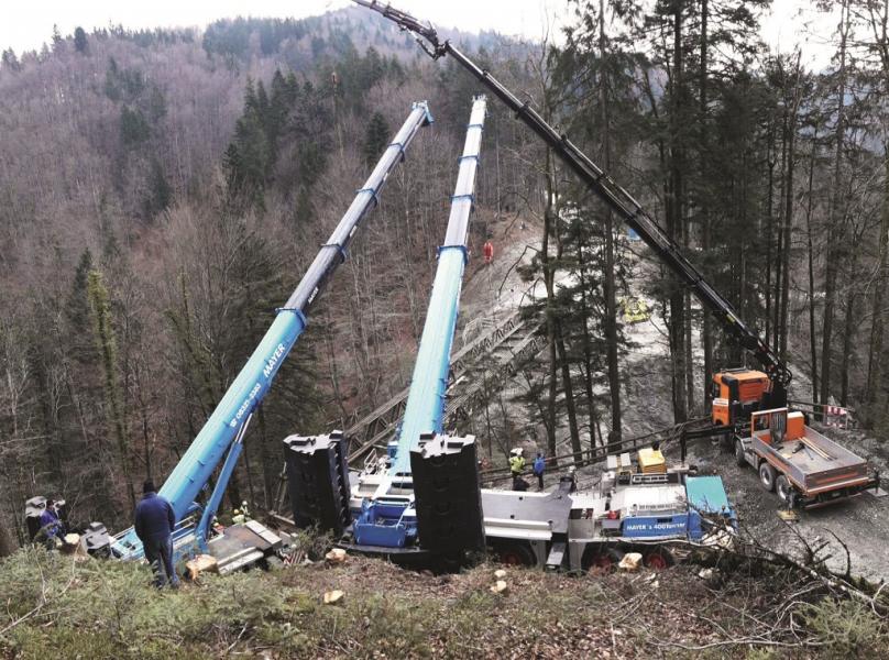 Tadano ATF 400G-6 to the rescue to secure a bridge on difficult terrain