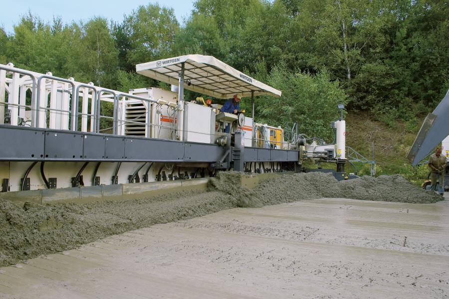 New SP 154i slipform paver from Wirtgen paves concrete in two layers